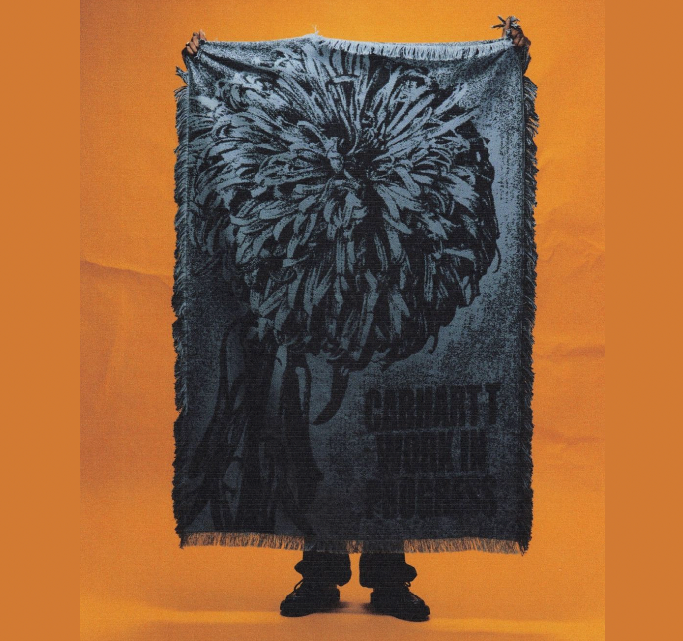 Chrysanthemum Woven Blanket Misty Sky / Black