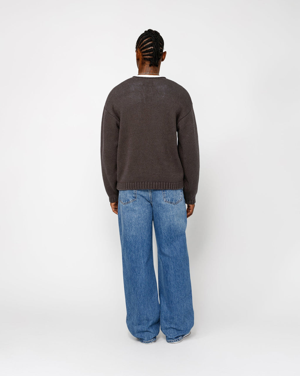 ROLL V-NECK LOGO SWEATER BROWN