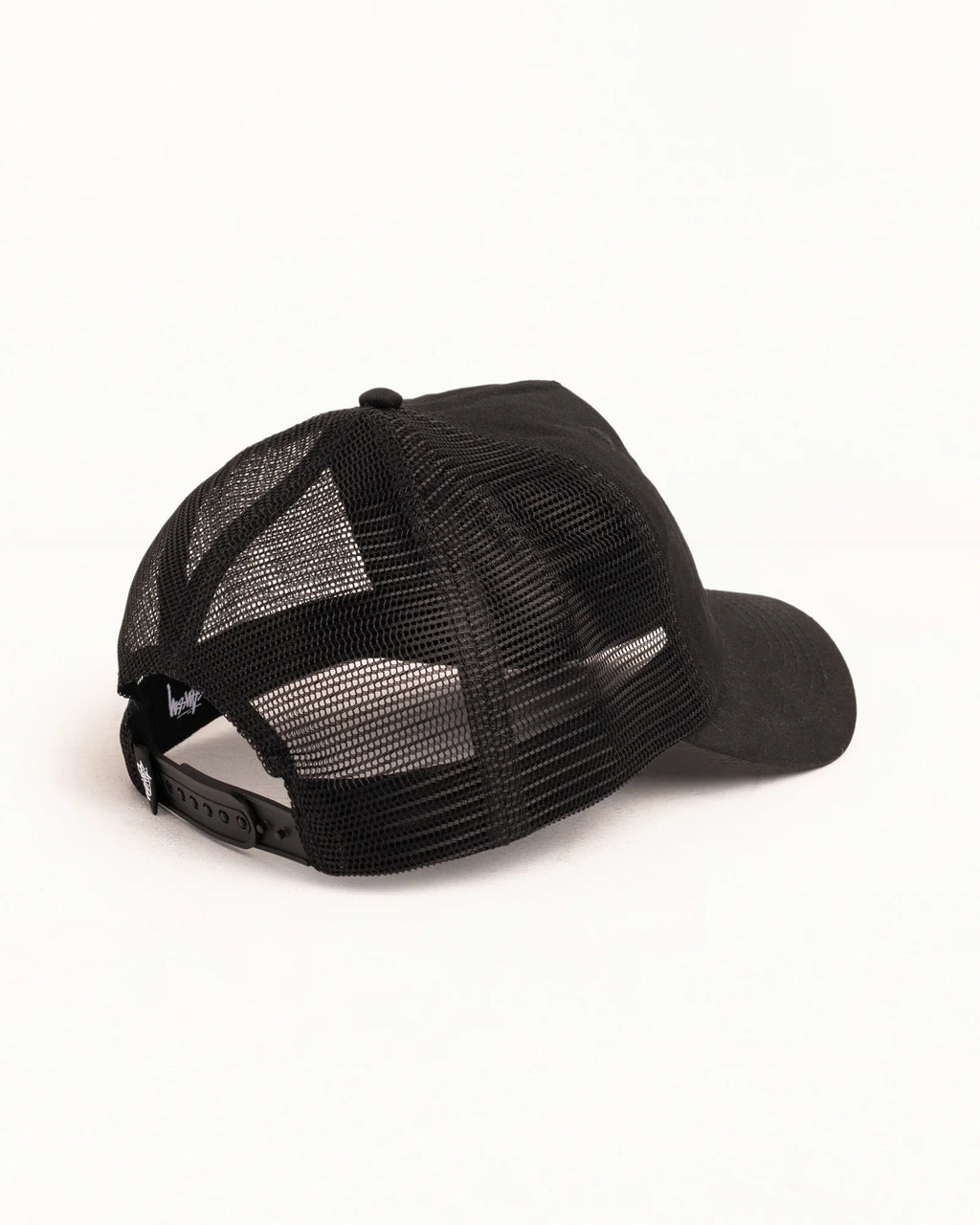 TRUCKER CURSIVE STITCH BLACK