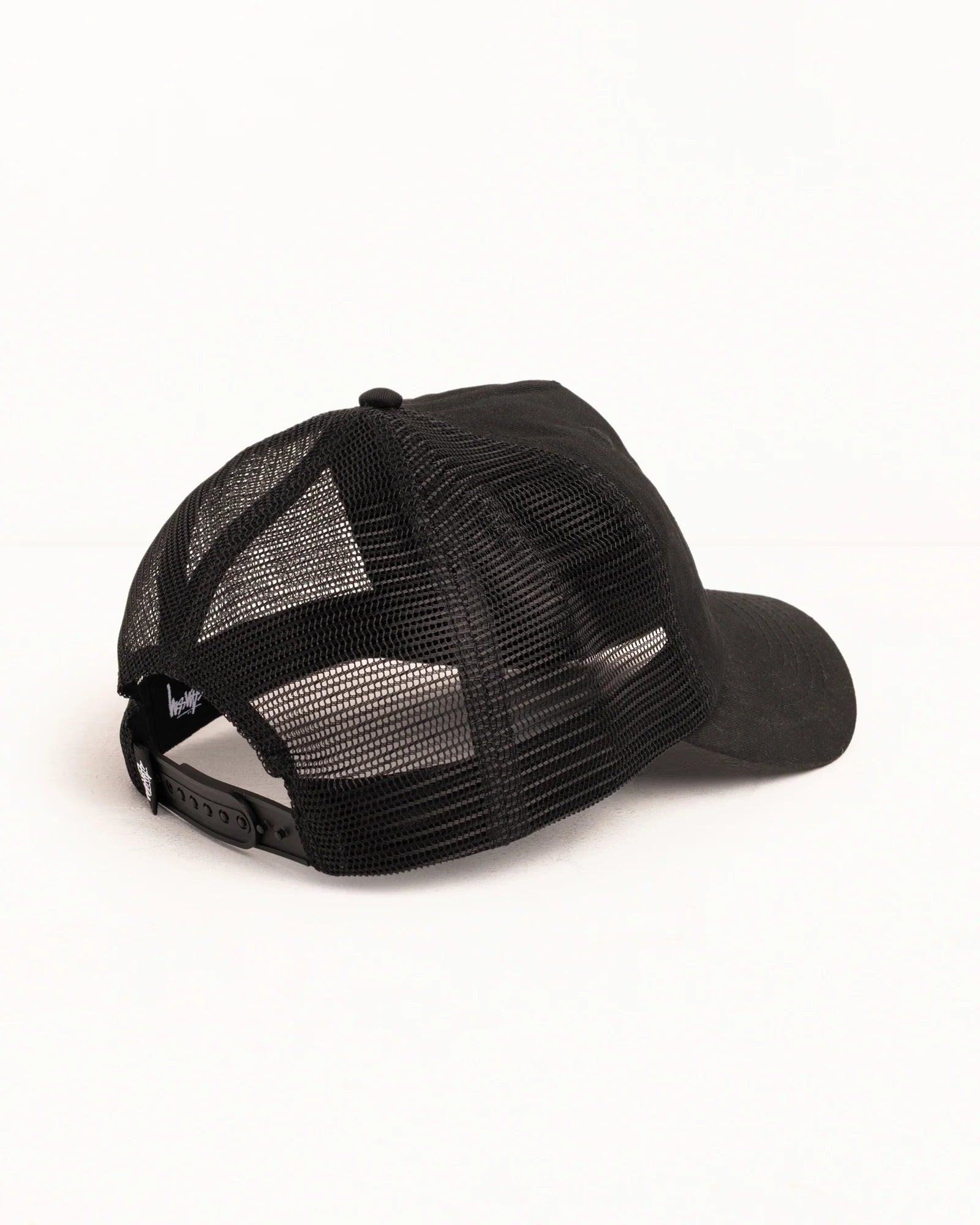 TRUCKER CURSIVE STITCH BLACK
