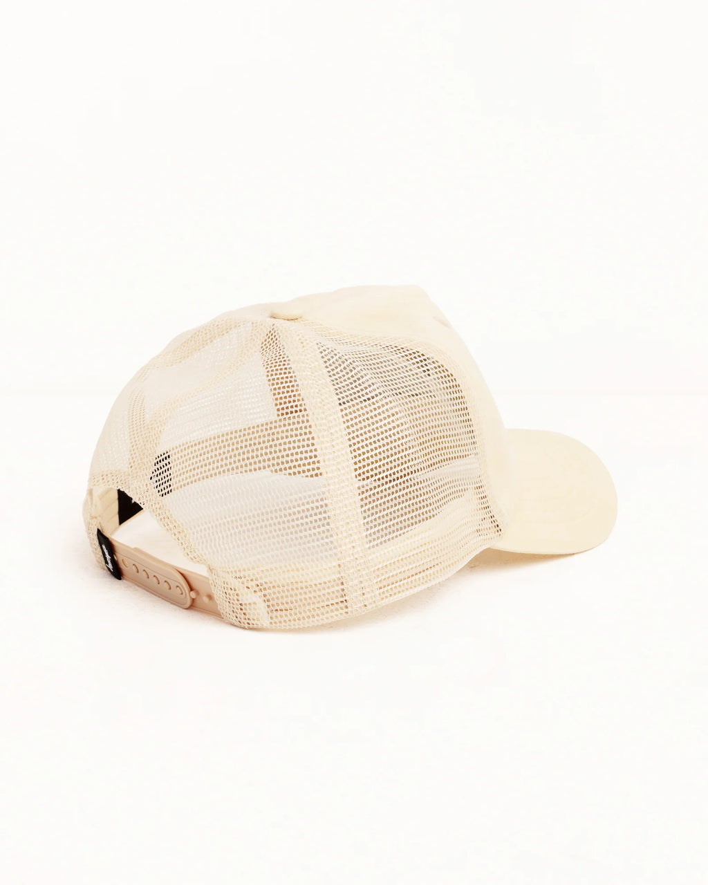 TRUCKER CURSIVE STITCH SAND