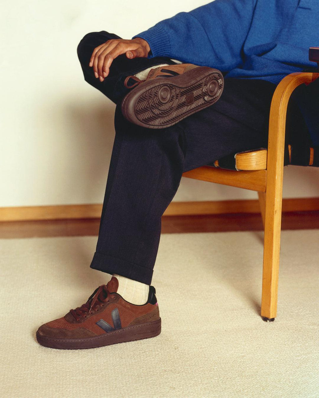 Zapatillas Veja V-90 Suede Walnut Black Hombre