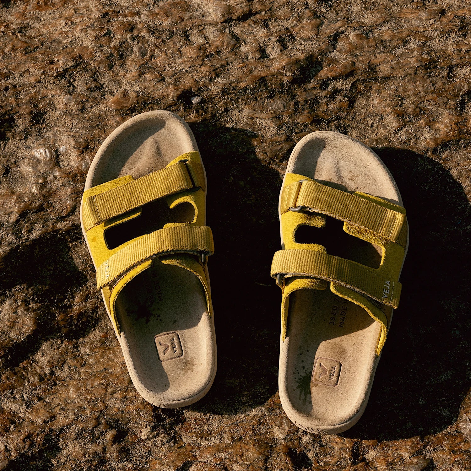 ARPOADOR SUEDE LIQUOR OCRE
