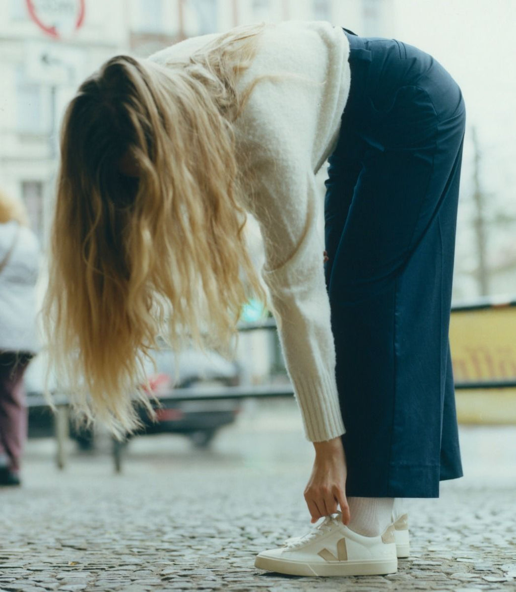 Zapatilla Veja Campo Leather White Almond