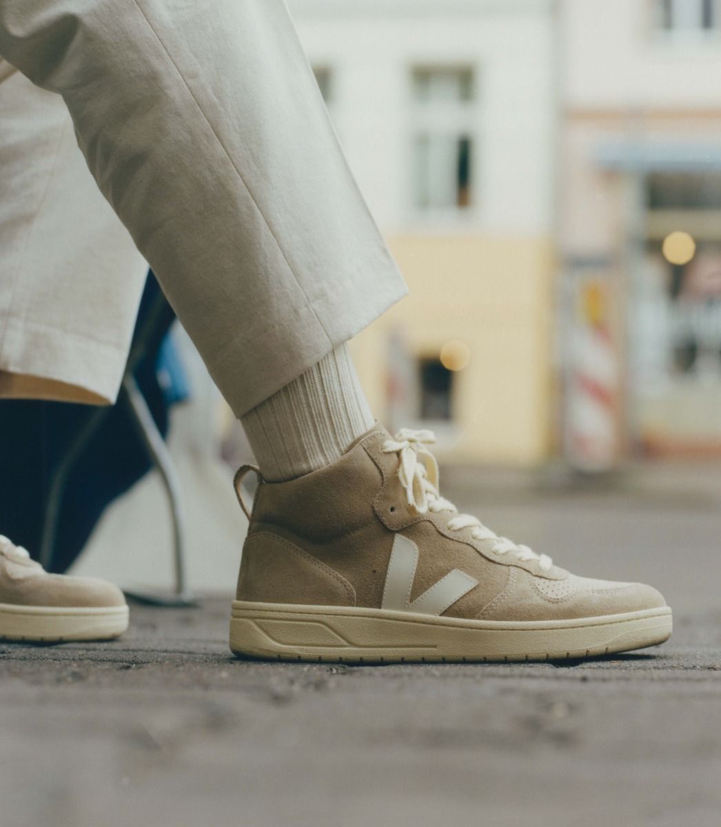 Zapatilla Veja V-15 Suede Dune Pierre